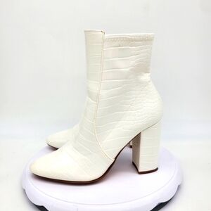 Aldo Shoe Women's 7.5 White Ankle Boots Chunky Heels White